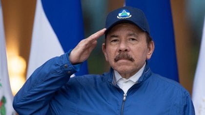 Archivar la imagen.  El presidente de Nicaragua, Daniel Ortega, saludó la independencia del país con motivo de la ceremonia del 199 aniversario en Managua el 15 de septiembre de 2020 (Presidencia de Nicaragua / César Pérez / folleto a través de REUTERS)