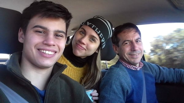 El senador Luis Naidenoff, junto a sus hijos, uno de los últimos mensajes en las redes