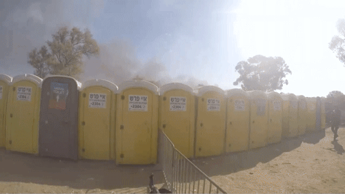 Masacre en los baños de la fiesta electrónica: el momento en que los terroristas de Hamas fusilan a los jóvenes que se escondían