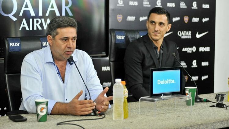 Daniel Angelici y NicolÃ¡s Burdisso, presidente y Director Deportivo de Boca (Jaime Olivos)