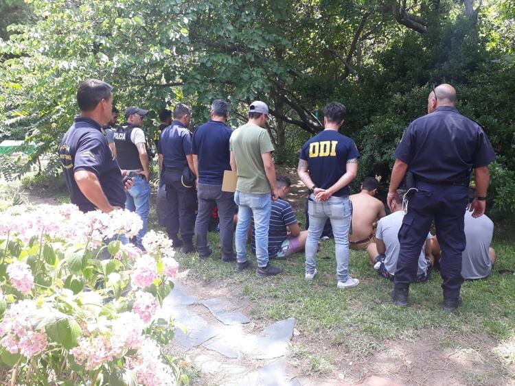 Los rugbiers en el momento de la detención en Villa Gesell