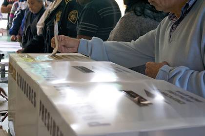 Mexicanos emitiendo sus votos, hasta la actualidad la preferencia sigue siendo por Morena (Foto: Wiki Commons)