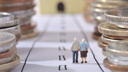 Las personas jubiladas y pensionadas recibirán el monto total por su aguinaldo en dos exhibiciones (Foto: Pixabay)