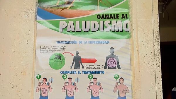 Los carteles con recomendaciones para prevenir el paludismo en el ambolutario rural de El Tokuko