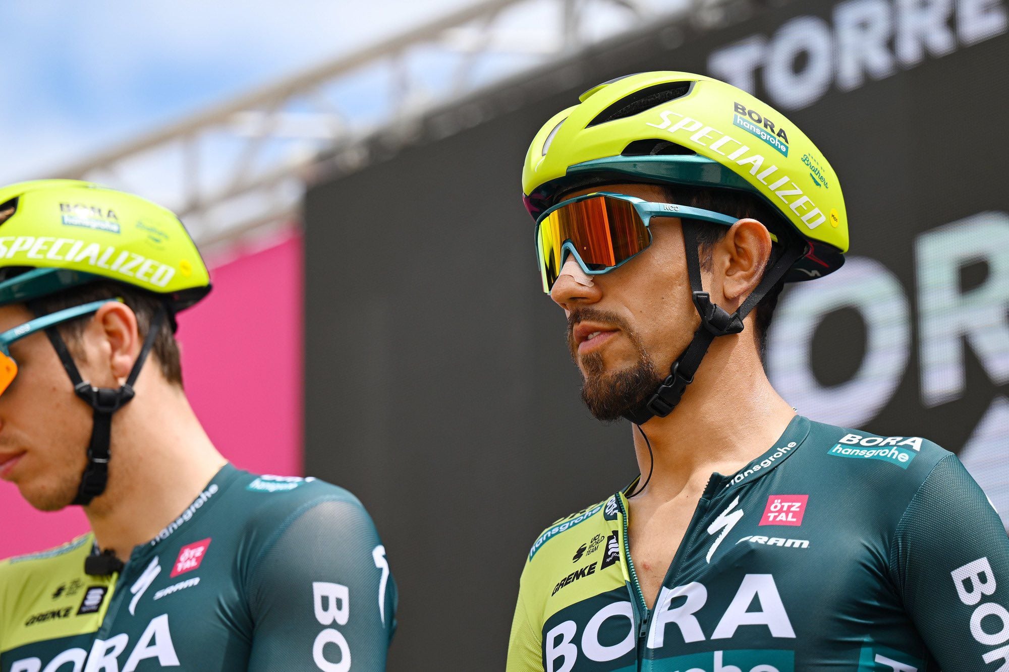 El pedalista colombiano hizo un buen tiempo en la crono y logró escalar una casilla en la clasificación general del Giro de Italia 2024 - crédito Bora Cycling