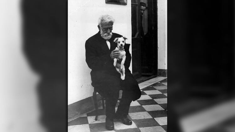 Ignacio AlbarracÃ­n naciÃ³ en San Juan el 31 de julio de 1850 y muriÃ³ en su casa de Lomas de Zamora el 29 de abril de 1926. Gracias a Ã©l, en Argentina se celebra el DÃ­a del Animal.