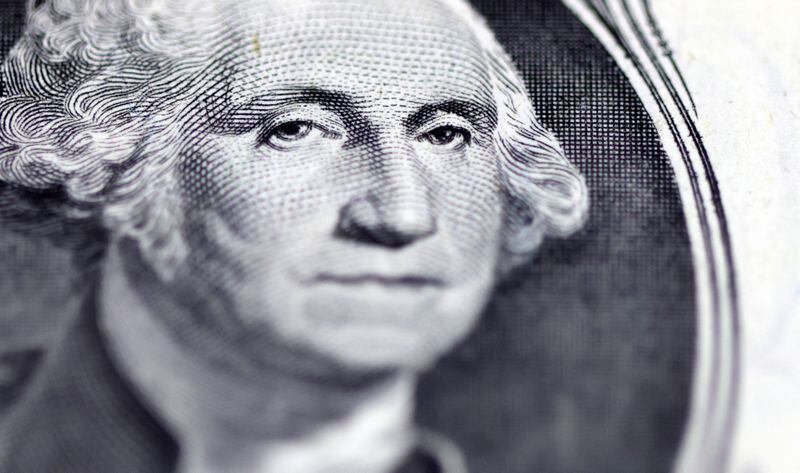  La brecha cambiaria con el dólar mayorista, que subió 29 centavos a $172,44, alcanza el 85,6 por ciento (Reuters)