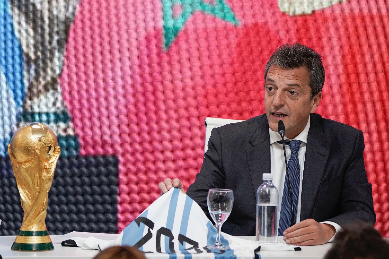 Massa compartió un acto con el presidente de la AFA, Claudio "Chiqui" Tapia por la definición de Argentina como sede inaugural del Mundial 2030