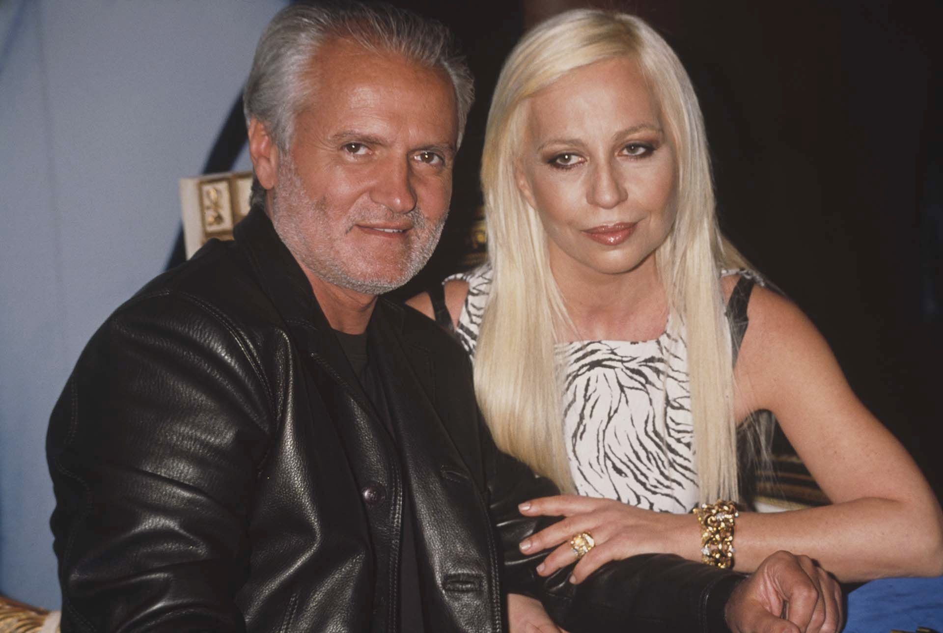 Gianni Versace, el diseñador artista que impuso una visión creativa y  extravagante de la moda, cumpliría hoy 75 años - Infobae, image size:1920x1289