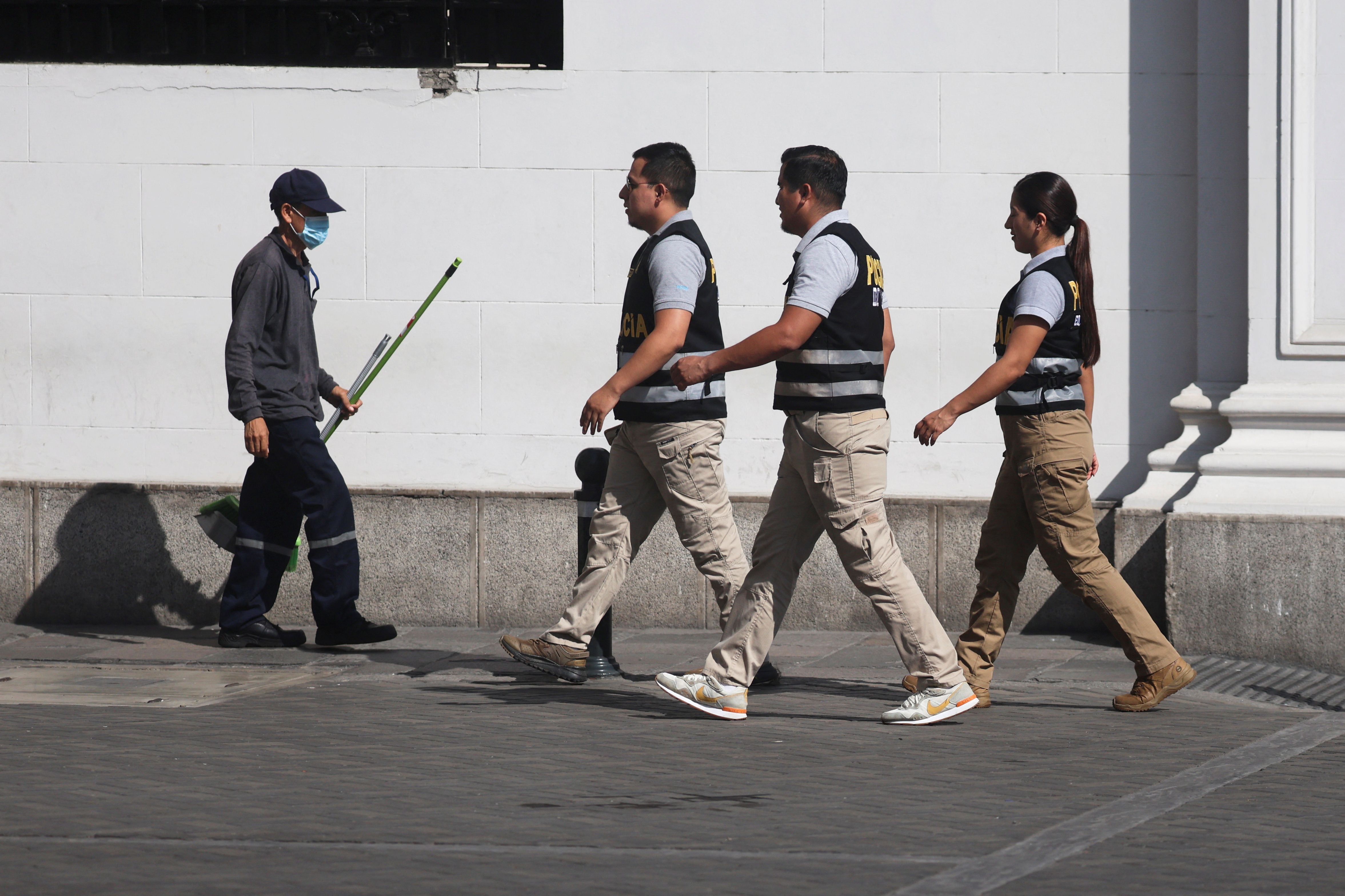 Personal de la Diviac llegan a Palacio de Gobierno para el allanamiento REUTERS/Sebastian Castaneda