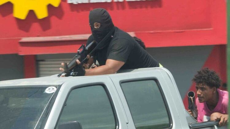 La primera foto de un paramilitar,  obtenida por el fotógrafo Uriel Molina