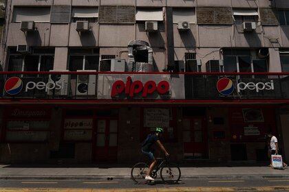 Había dos locales del histórico restaurante Pippo: uno en calle Montevideo y otro en Paraná. El de Montevideo (el de esta foto), cerró durante la pandemia, pero el de Paraná sigue abierto. (Foto: Franco Fafasuli)