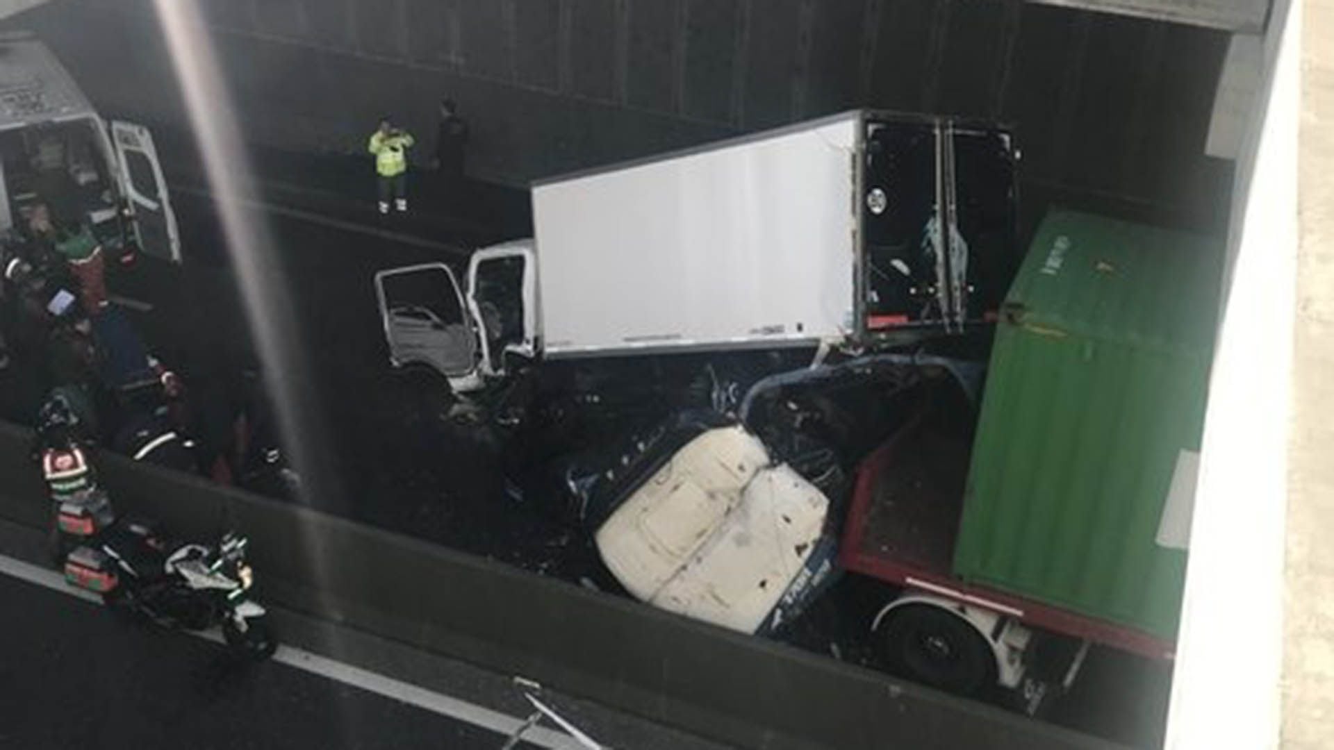 El camionero que transportaba un container fue llevado en helicóptero al hospital Fernández