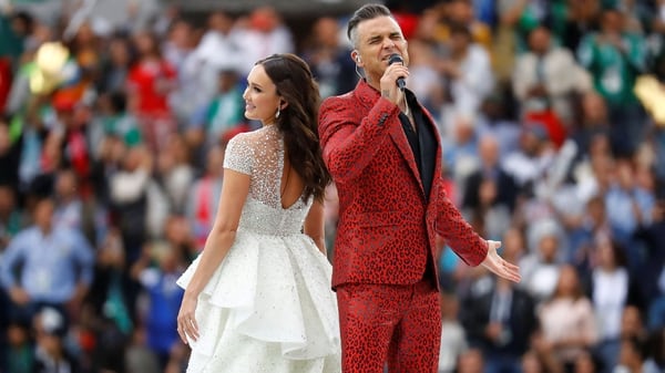 Robbie Williams y la soprano Aida Garifullina (Reuters)