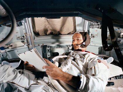 Michael Collins, durante las prácticas en el modulo lunar antes de la misión espacial del Apolo 11