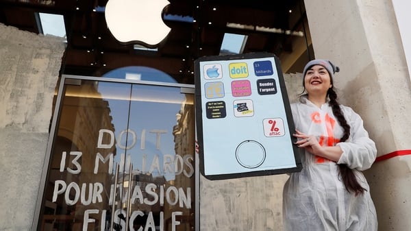 Apple aseguró que “cumple con la ley en cada país en el que opera” (AFP)