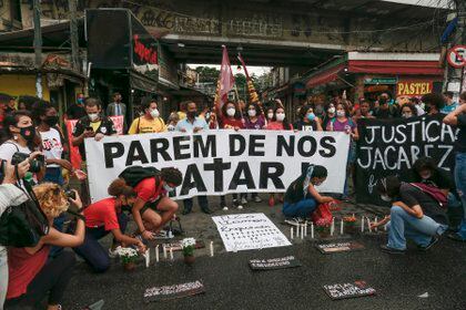 Protestas en la favela de Jacarezinho en Rio de Janeiro, este viernes. EFE/ Andre Coelho 