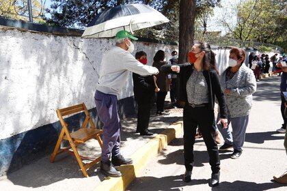 Ante el atraso en algunos módulos de vacunación, Claudia Sheinbaum acudió a supervisar la inoculación de las personas (Foto: Gobierno de la Ciudad de México)