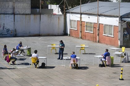 “La escuela a la que volvemos no es la de marzo del 2020 pero tampoco la del año pasado ya que la regla va a ser la presencialidad y la excepción la educación remota", dijo Acuña (Maximiliano Luna)