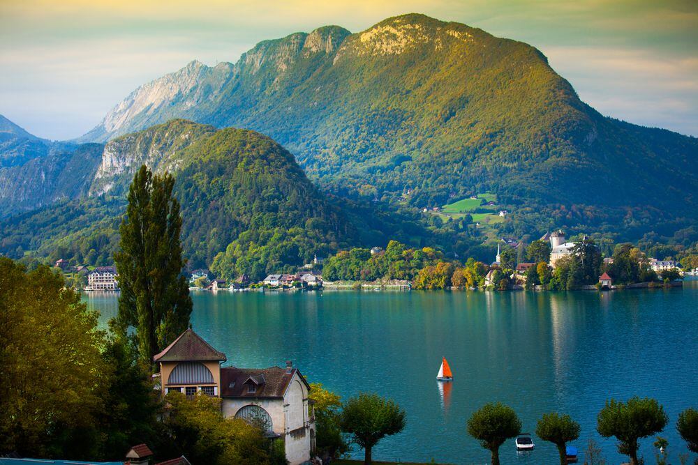 Lago de Annecy, en Francia (Shutterstock).