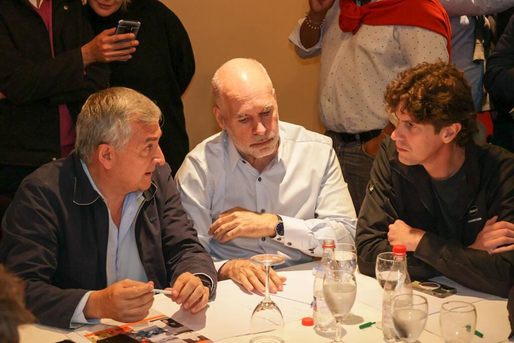 El gobernador de Jujuy, Gerardo Morales (izquierda), y el senador Martín Lousteau (derecha) están de acuerdo en ampliar Juntos por el Cambio en sintonía con Larreta
