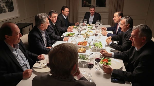 Macri en julio de este año invitó a comer a los líderes radicales a Olivos