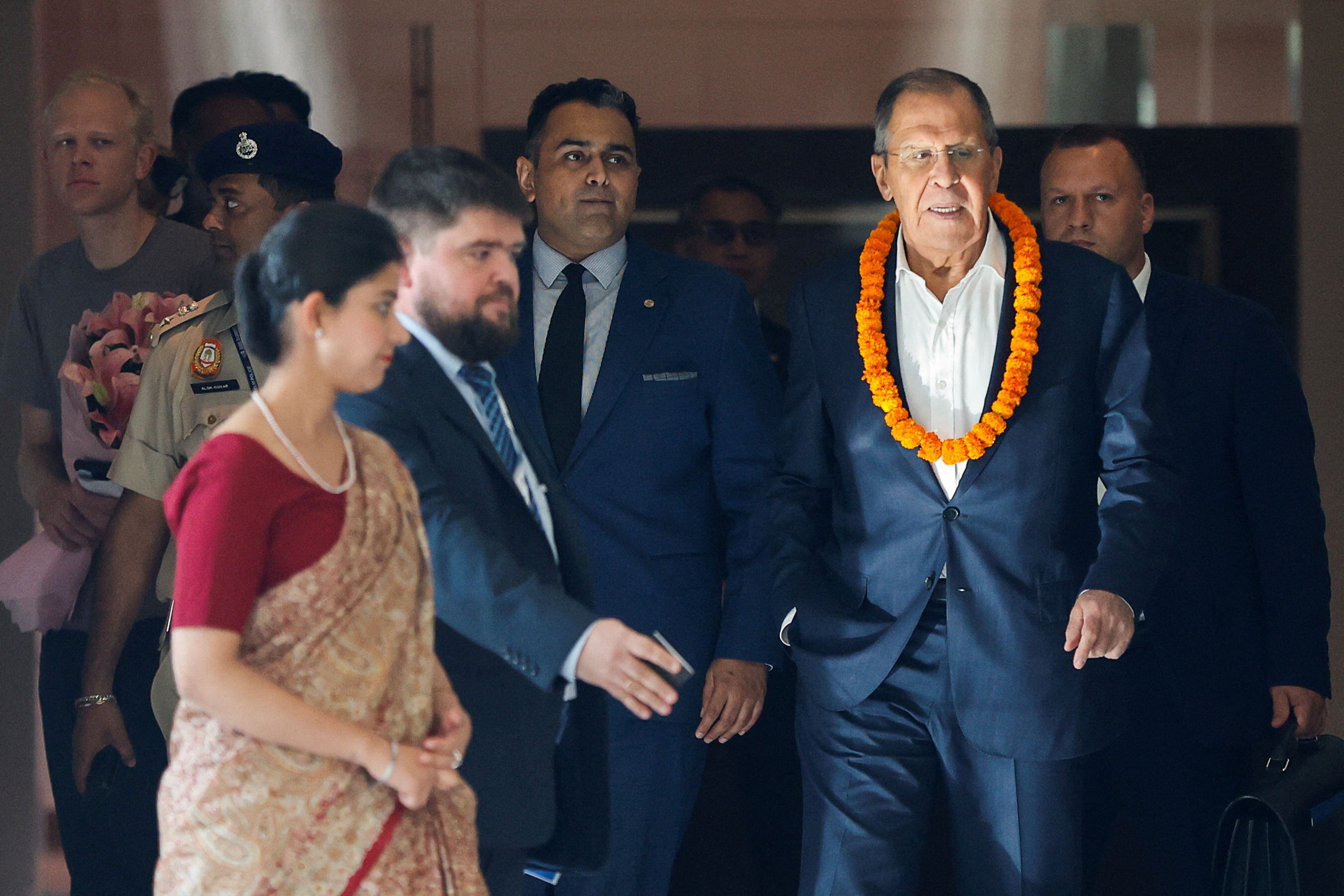 El ministro de Asuntos Exteriores ruso, Sergei Lavrov, llega a un hotel antes de la Cumbre del G20 en Nueva Delhi, India, 8 de septiembre de 2023. Llega en representación de Rusia, ante la ausencia del presidente Vladimir Putin. REUTERS/Amit Dave