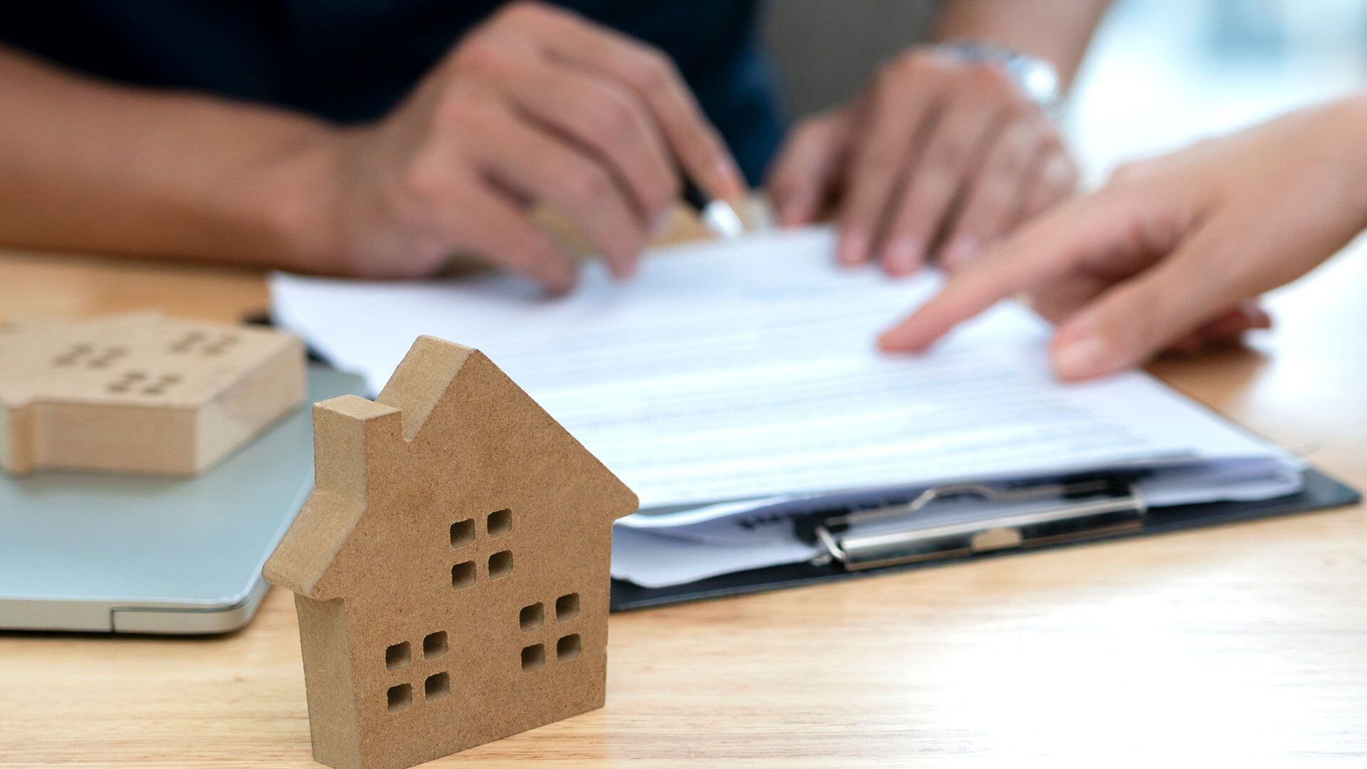 Documentación inmobiliaria contrato de alquiler de vivienda