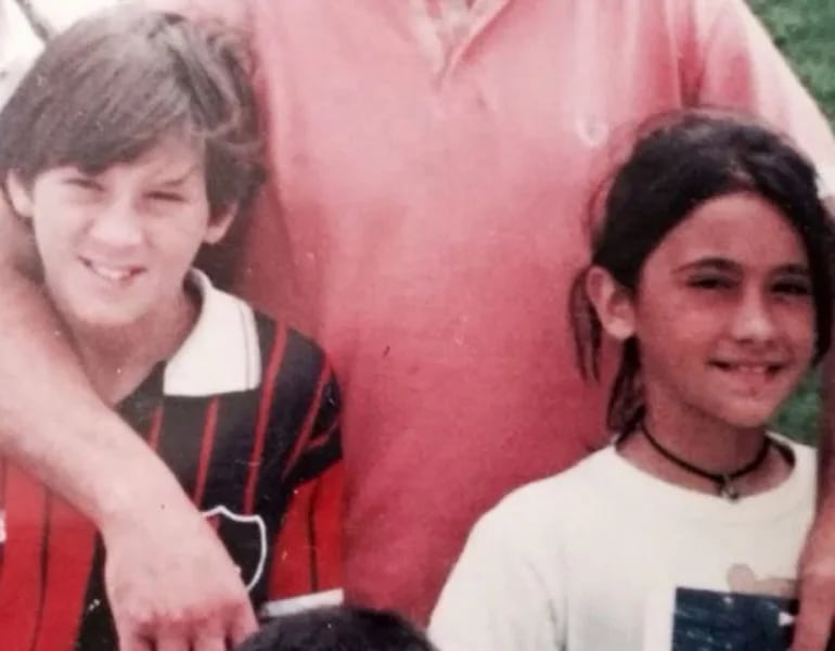 Una de las primeras fotos de Lionel Messi junto a Antonella Roccuzzo, cuando él jugaba en Newell’s