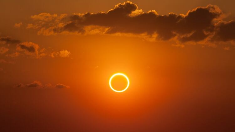 Annular_eclipse_-ring_of_fire-