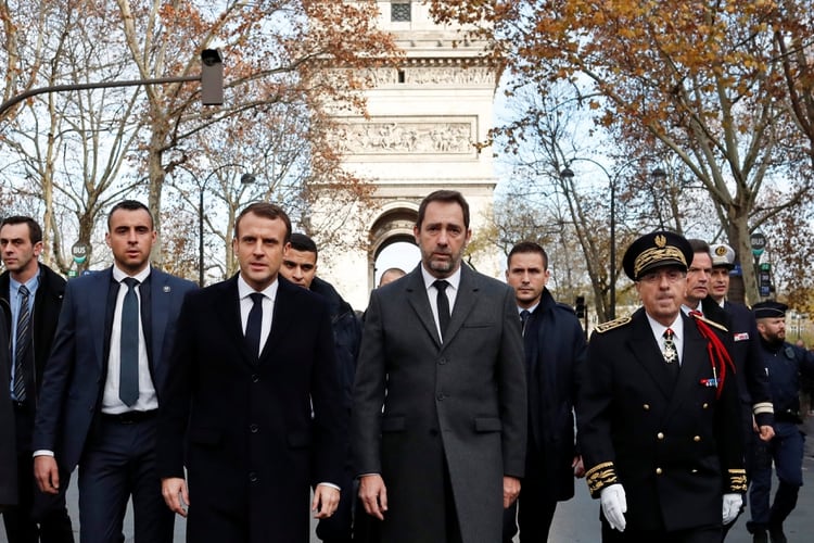 Macron junto junto el ministro del Interior Christophe Castaner (Reuters)