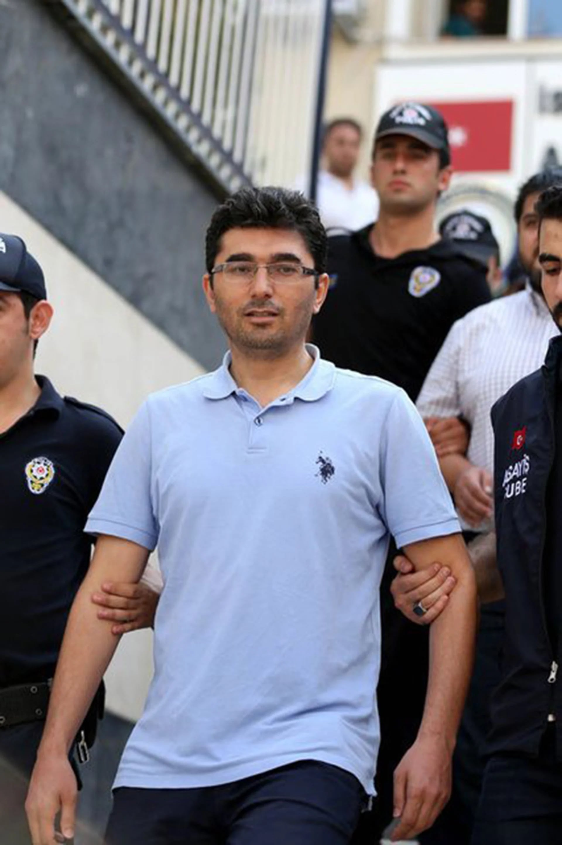 “Bayram Kaya. Hizo su carrera investigando la vida económica de Turquía. Ahora bajo arresto por excelentes archivos de la corte” @MahirZeynalov
