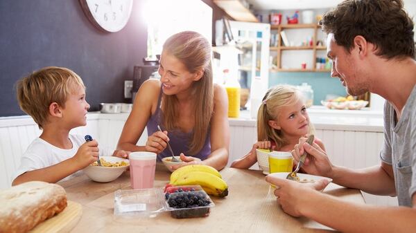 Un desayuno de calidad ayuda a los niños a afrontar sus requerimientos energéticos (Getty)