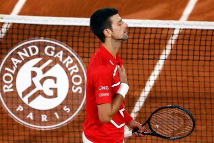Djokovic no pudo cortar con la hegemonía de Rafa en Roland Garros y hacerle perder su primera final en este Grand Slam (Foto: EFE)