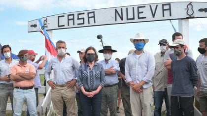 Luis Miguel, Juan Diego y Arturo Sebastián Etchevhere, y su madre Leonor Barbero