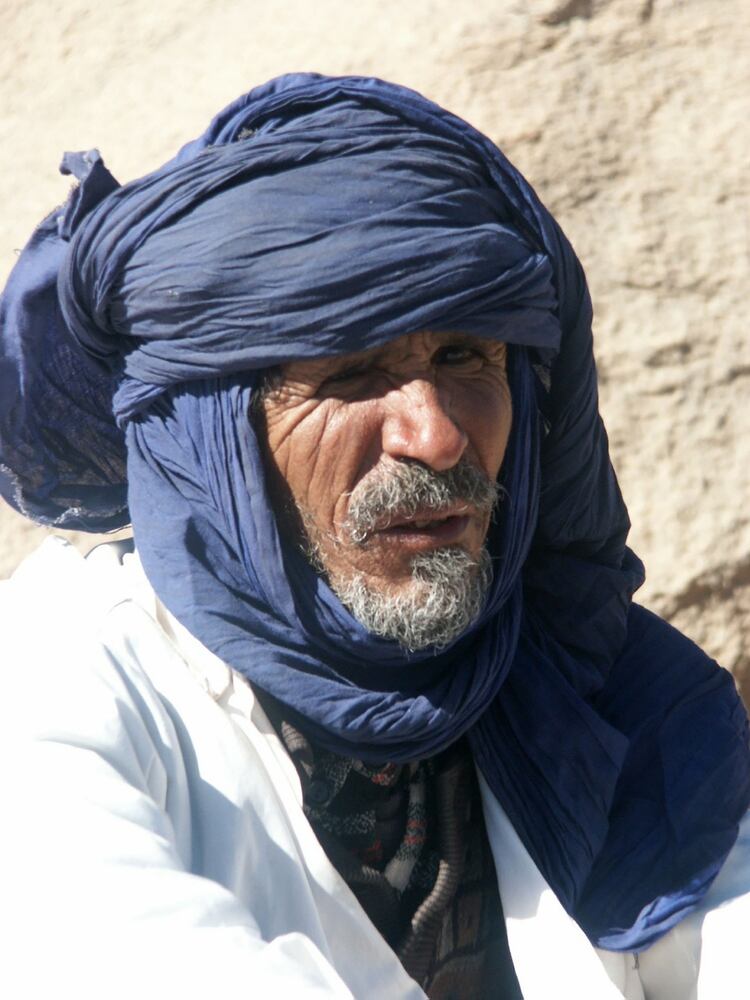 Un hombre tuareg en el desierto en Argelia, en 2004