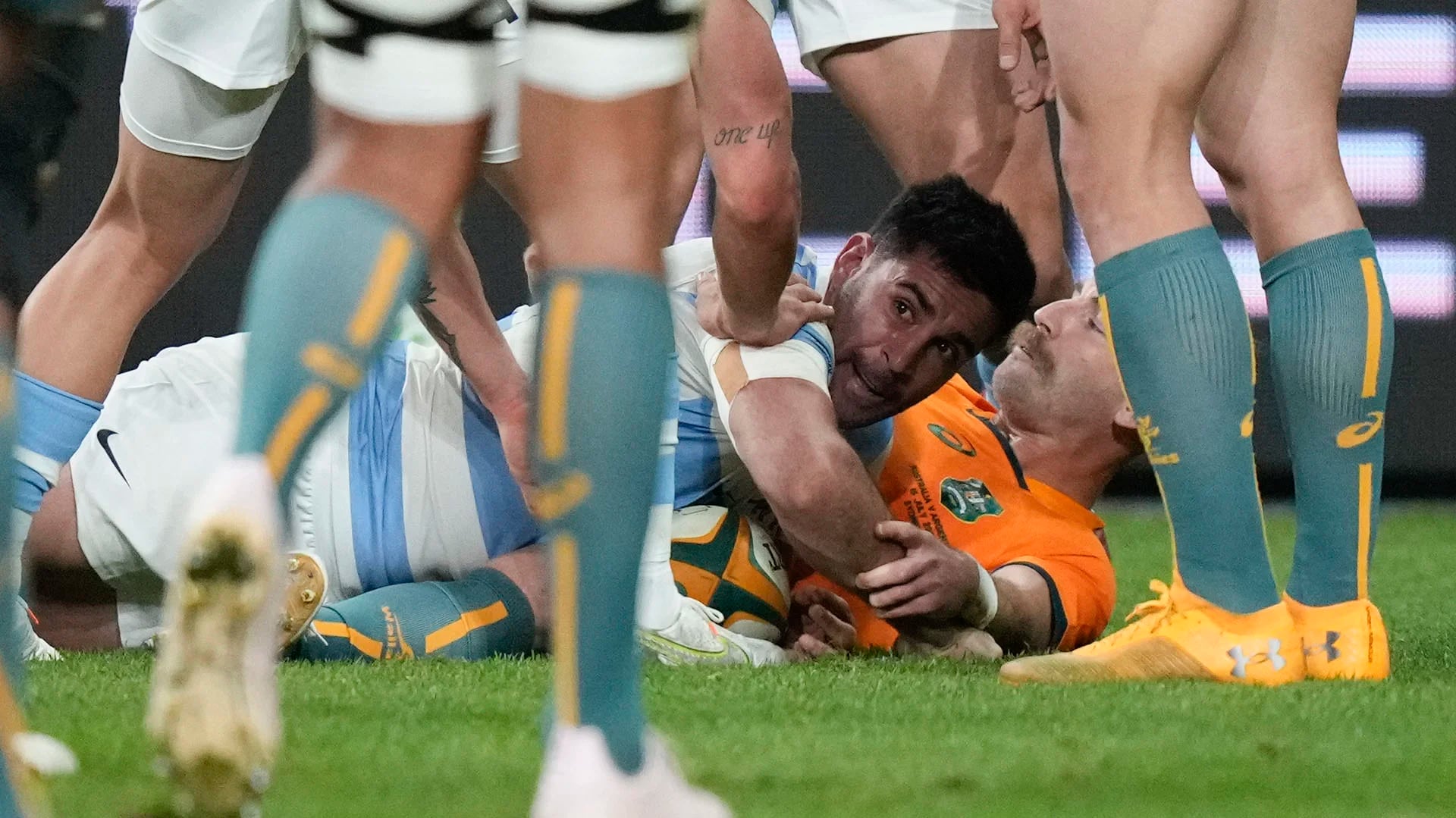 Jerónimo De la Fuente apoya y pone en partido a los Pumas (AP Photo/Rick Rycroft)