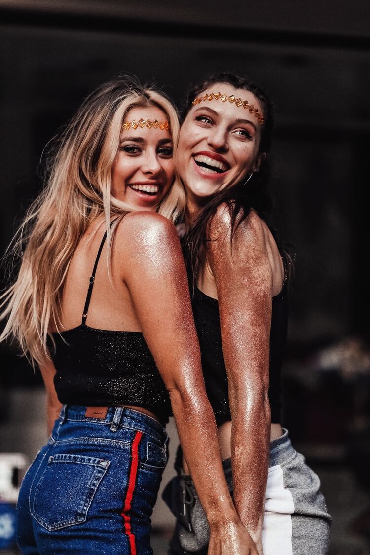 Tupi Saravia y Valentina Salezzi, influencers que hacen uso del glitter y las gemas