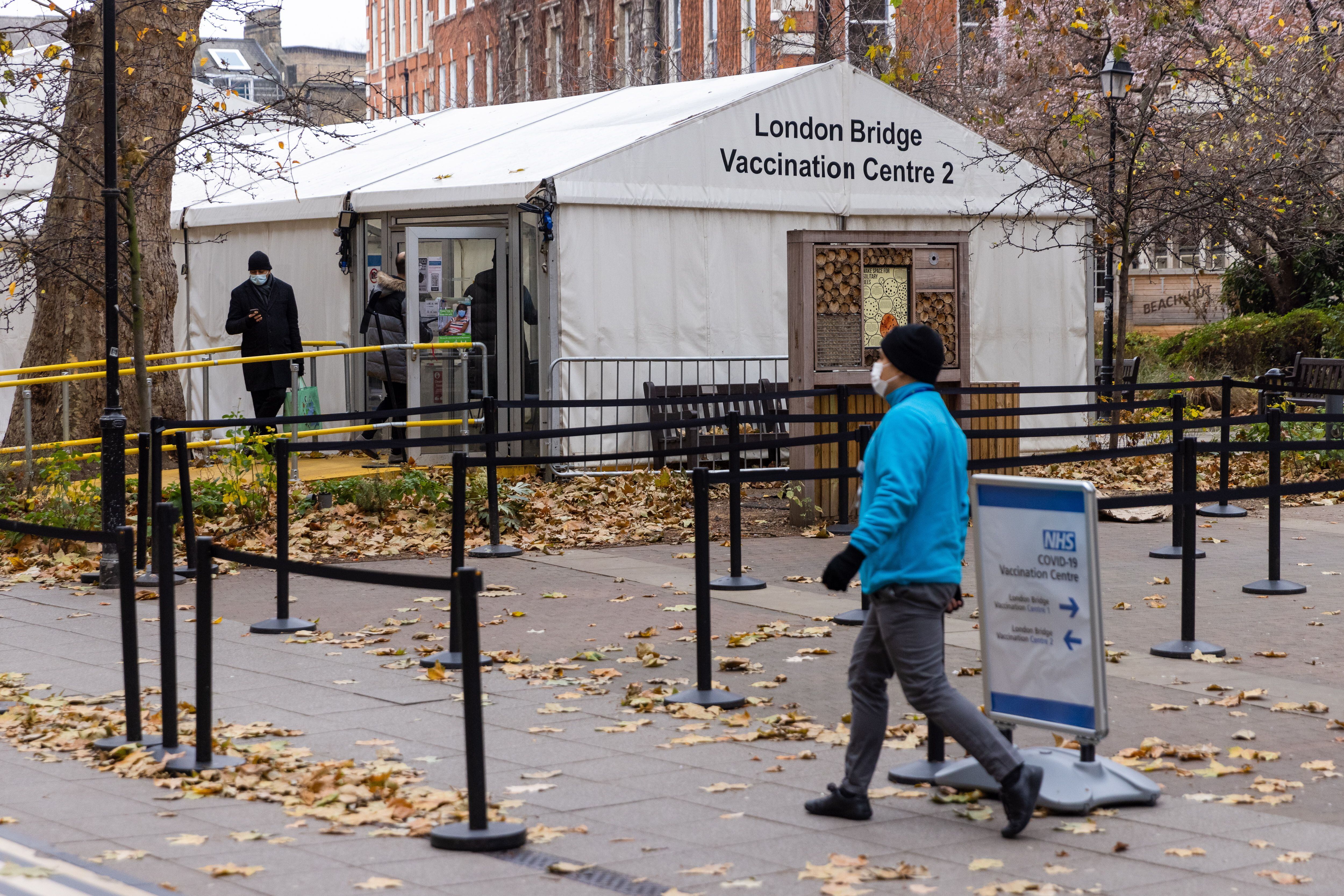 Un centro de vacunación en Londres (Foto: EFE)
