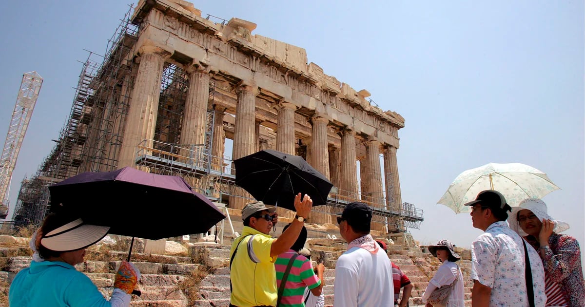 The Acropolis of Athens closed for the second day due to the heat wave, which reached 43 degrees Celsius