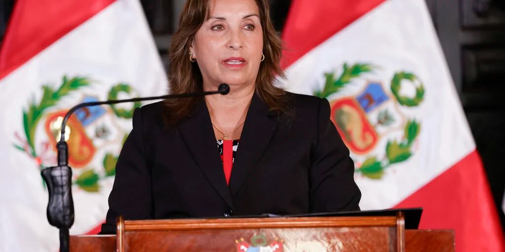 Dina Boluarte: desaprobación de la presidenta alcanza pico del 84% en menos de un año de gobierno