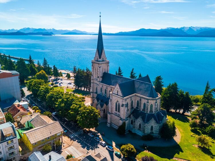 Bariloche se disfruta en todas las estaciones y en todos sus modos: aventura, relax, deportes, naturaleza y adrenalina (Shutterstock)