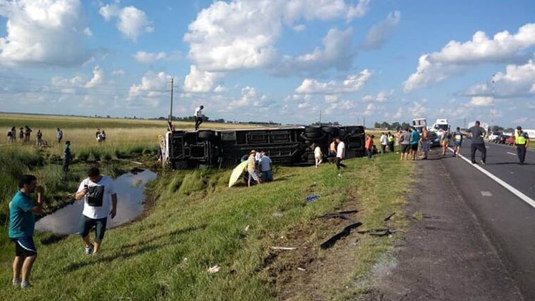 El accidente se produjo en el km 164, cerca de Las Flores (foto: @EnLineaWeb)