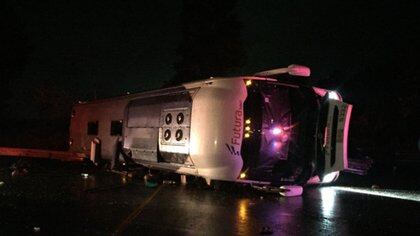 10 muertos y 27 heridos por volcadura de autobús Futura (Foto: Especial) 