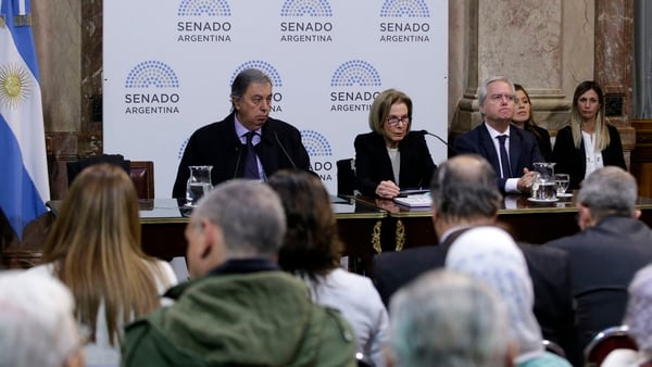 Rodolfo Urtubey y Federico Pinedo, ayer, en la Comisión de Acuerdos con Inés Weinberg de Roca