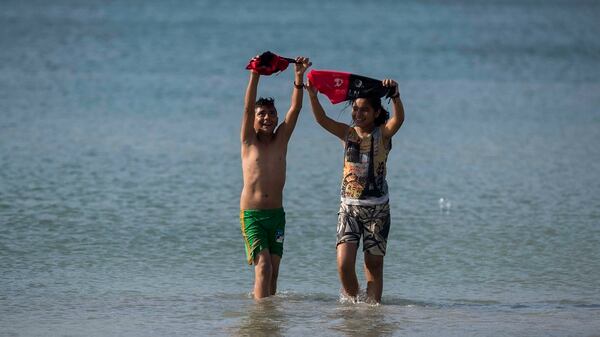  Miles de simpatizantes del partido oficialista Frente Sandinista de Liberación Nacional (FSLN) volvieron a retar la pandemia de COVID-19 este domingo en Nicaragua, con desplazamientos multitudinarios a balnearios y fiestas populares (EFE)