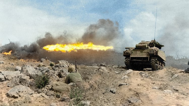 Un M4 Sherman en versión lanzallamas, apodado 