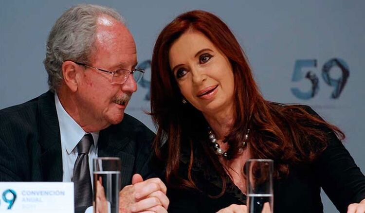 Carlos Wagner, junto a la ex presidente Cristina Kirchner (foto de archivo: NA)