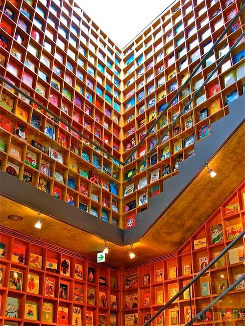 La biblioteca y museo de libros visuales para niños en Iwaki, Japón (Ken Lee)