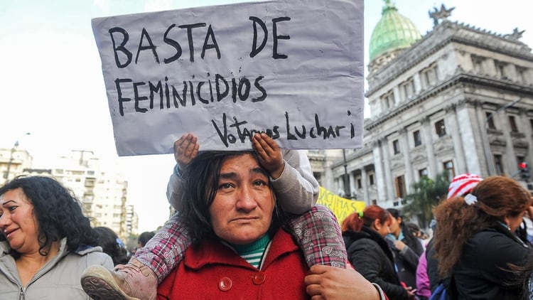 Desde 2015 Argentina tiene un fuerte movimiento en defensa de los derechos de las mujeres, comenzando por el derecho a la vida, pero también a igual paga y al aborto. (Télam)